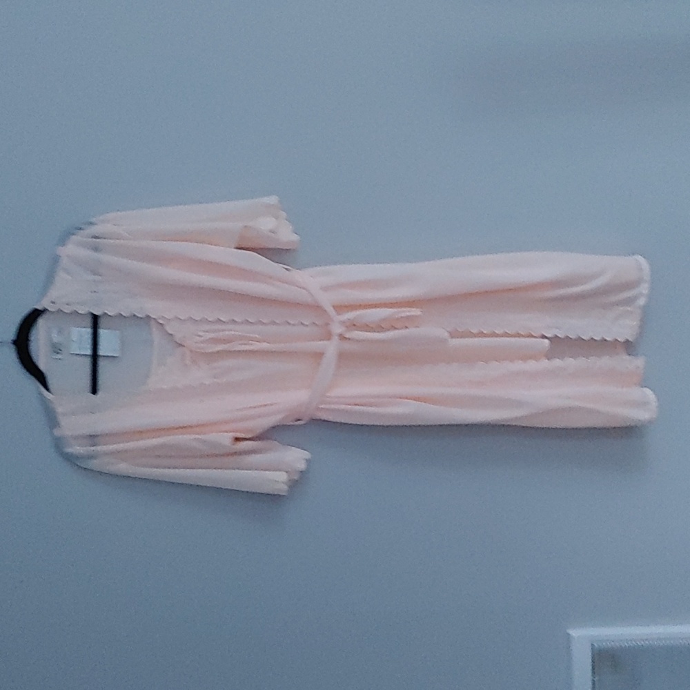 NWOT Scalloped NIGHT GOWN And Robe two piece Chiffon pyjama set